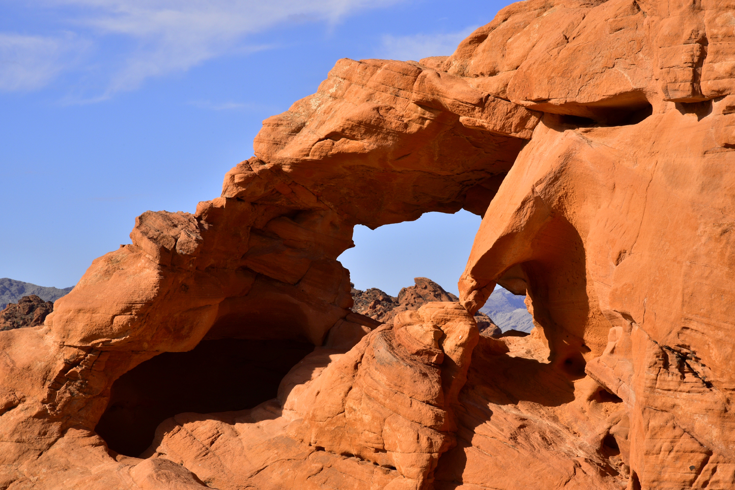 Unnamed arch  -  East Entrance, Valley of Fire State Park, Nevada