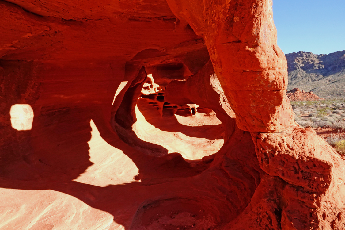 Unnamed arch  -  Scenic Loop Road, Valley of Fire State Park, Nevada