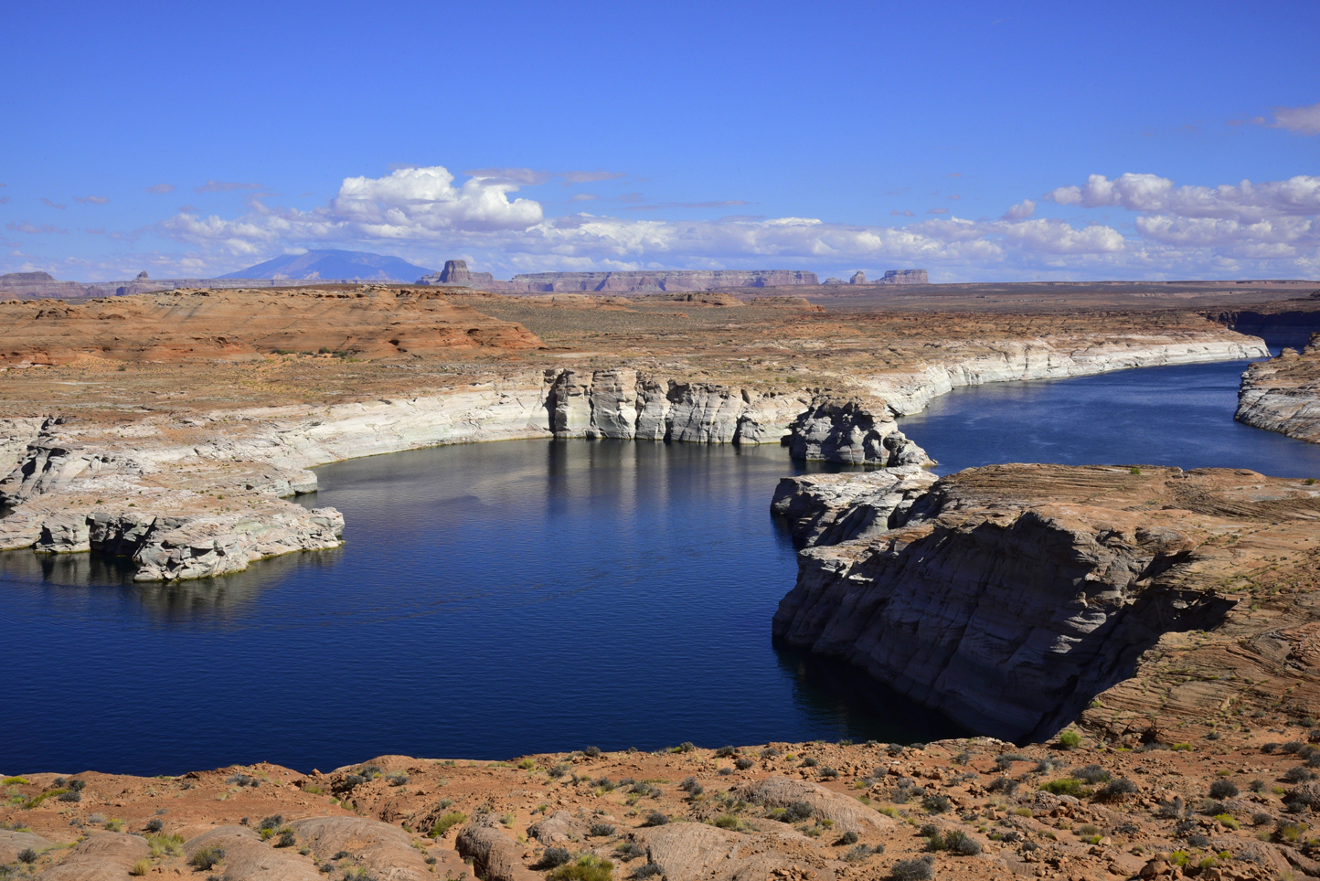 Lake Powell  -  Lakeshore Drive, Glen Canyon National Recreation Area, Arizona 