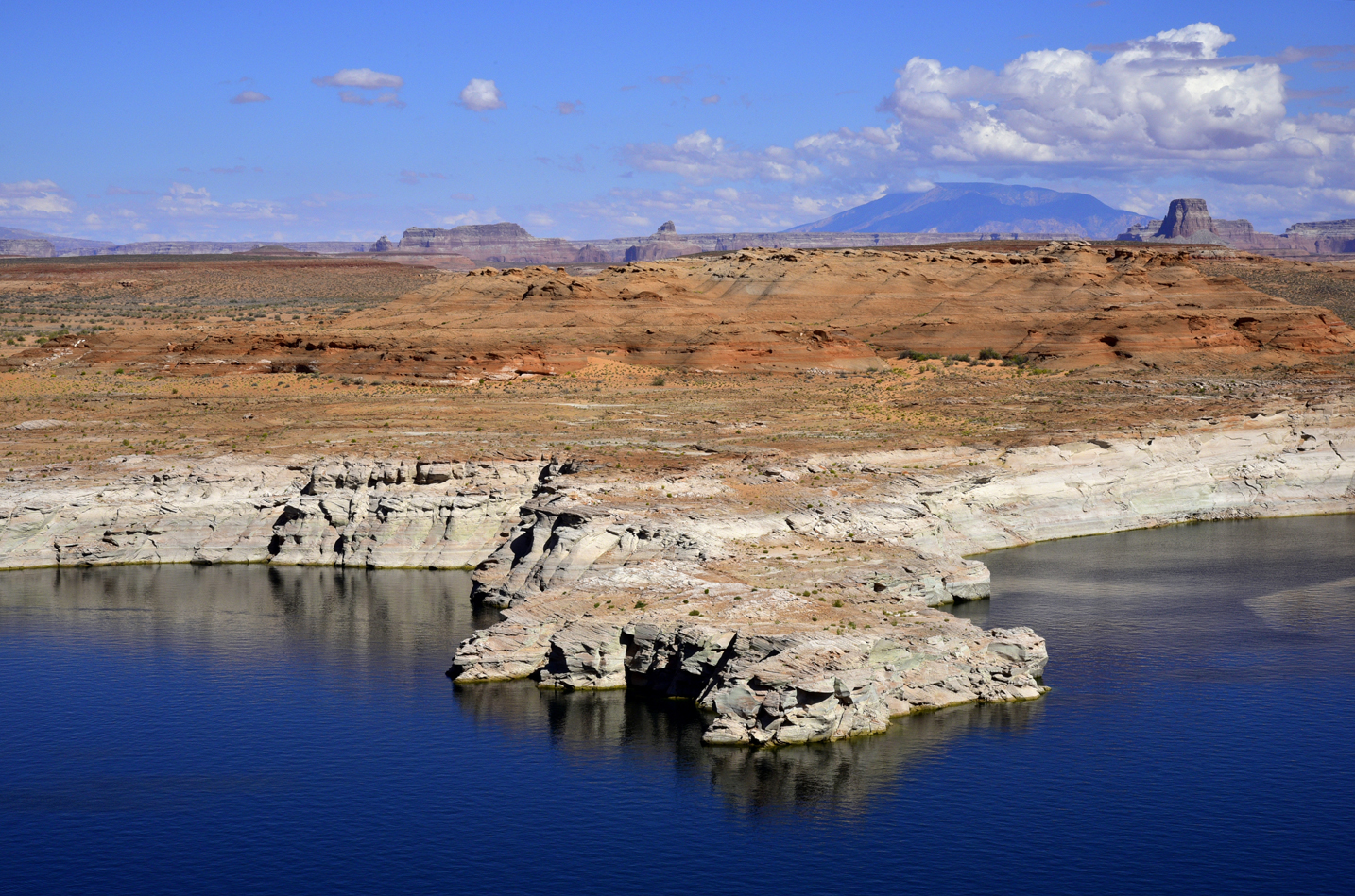 Lake Powell  -  Lakeshore Drive, Glen Canyon National Recreation Area, Arizona 